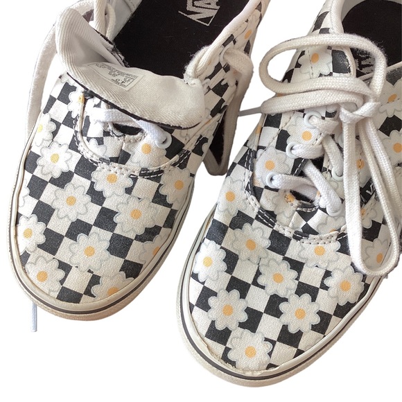 Vans Doheny Skate Shoes | girls 4 | black white checkered daisy | low sneaker - Picture 7 of 7